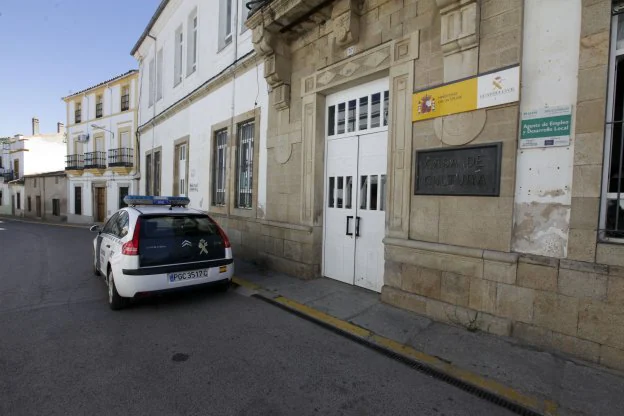 Cuartel de la Guardia Civil , ubicado en la Casa de Cultura de Garrovillas de Alconétar. :: Lorenzo Cordero