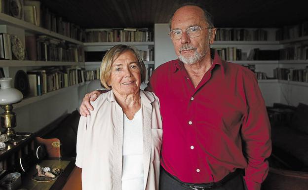 María Teresa Castells junto a su marido, José Ramón Recalde.