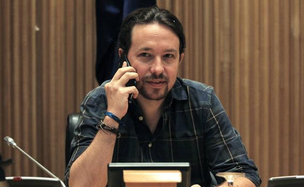 Pablo Iglesias durante la reunión de su grupo parlamentario.