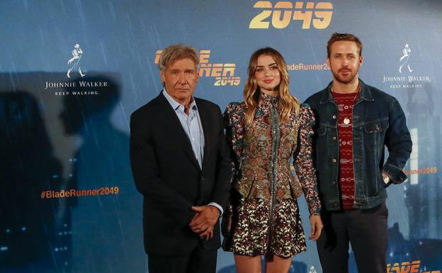 Harrison Ford, Ana de Armas y Ryan Gosling durante la presentación de 'Blade Runner 2049'.