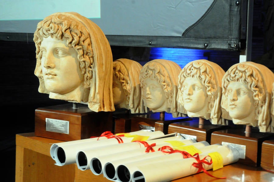 En el acto, al que ha asistido el arquitecto del edificio Rafael Moneo, también ha tenido lugar la entrega de los Premios Genio Protector de la Colonia