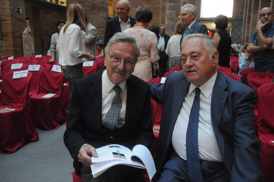 En el acto, al que ha asistido el arquitecto del edificio Rafael Moneo, también ha tenido lugar la entrega de los Premios Genio Protector de la Colonia
