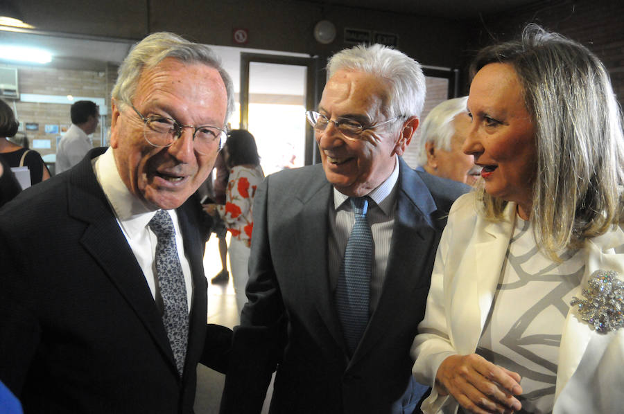 En el acto, al que ha asistido el arquitecto del edificio Rafael Moneo, también ha tenido lugar la entrega de los Premios Genio Protector de la Colonia