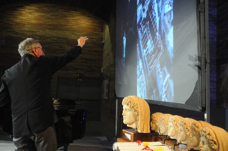 En el acto, al que ha asistido el arquitecto del edificio Rafael Moneo, también ha tenido lugar la entrega de los Premios Genio Protector de la Colonia