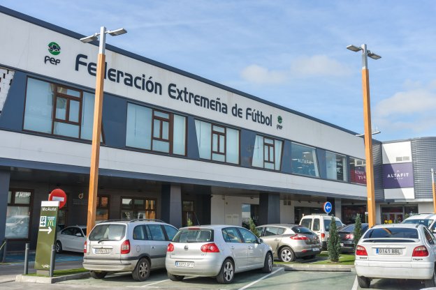 Sede de la Federación Extremeña de Fútbol. :: hoy