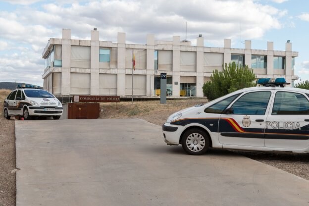 Comisaría de la Policía Nacional en Plasencia, donde aproximadamente el 20% de la plantilla permanece sin cubrir. :: andy solé