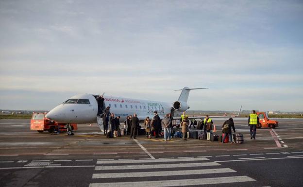 Piden que se incluyan los vuelos a Canarias en verano desde Badajoz por la alta demanda