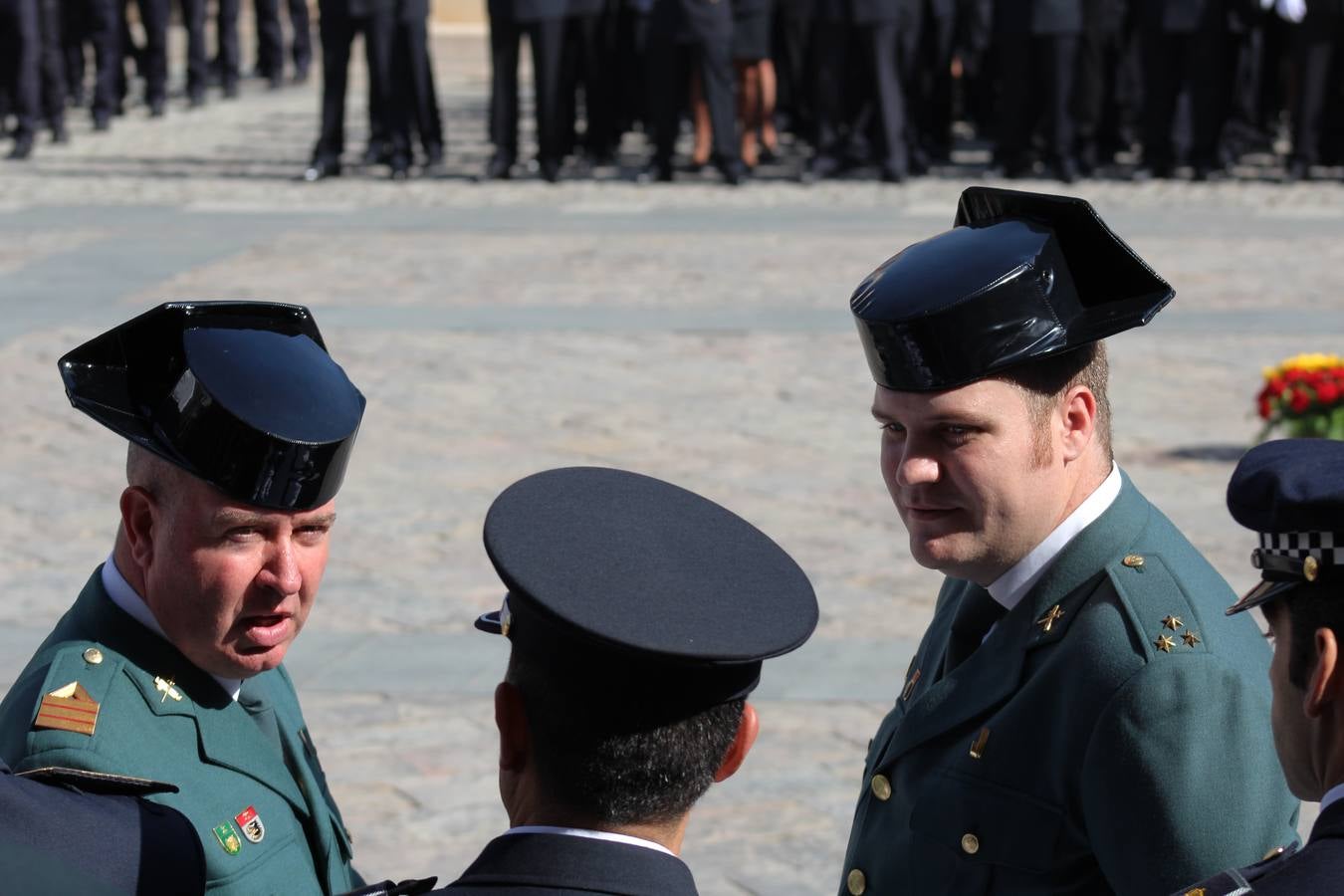 La Plaza Alta de Badajoz ha acogido esta mañana el acto oficial de Día de la Policía Nacional en el que ha asistido el ministro del Interior Juan Ignacio Zoido 