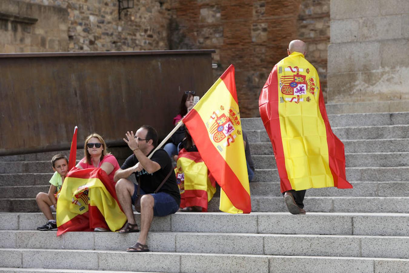 Unas 200 personas se concentran en la Plaza Mayor 
