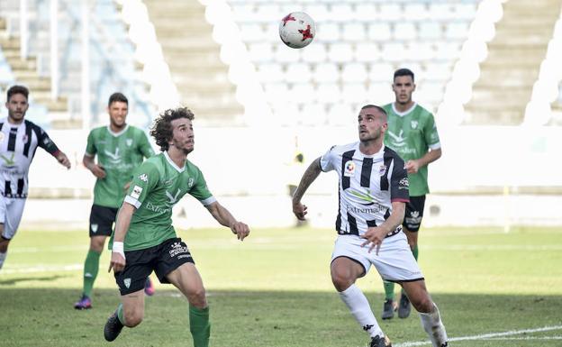 Álex Rubio prortagonizó un intenso duelo con el central serón Barrio