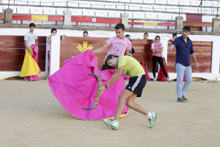 Dieciocho jóvenes forman parte de la Escuela Taurina de Cáceres, que dirige Manuel Bejarano