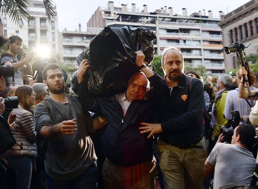 La jornada del 1-O estuvo marcada por una votación caótica y la actuación policial para evitarla