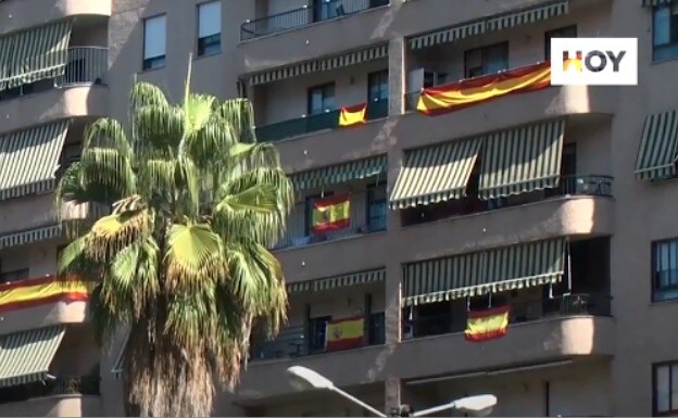 La bandera de España ondea en Extremadura