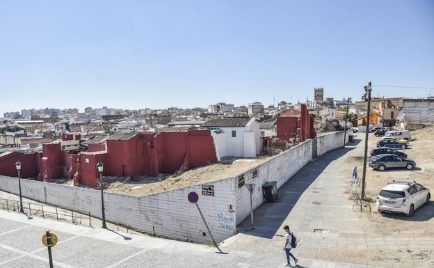 Uno de los solares donde se plantea la construcción de nuevas viviendas. :: ARNELAS