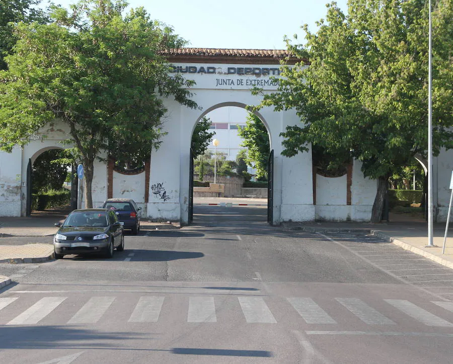 La agresión ocurrió en la Ciudad Deportiva de Cáceres. :: 