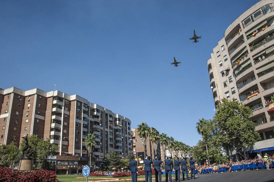 Badajoz ha celebrado este sábado el Día de la Hispanidad con un izado de bandera, un homenaje a quienes dieron su vida por España y un desfile