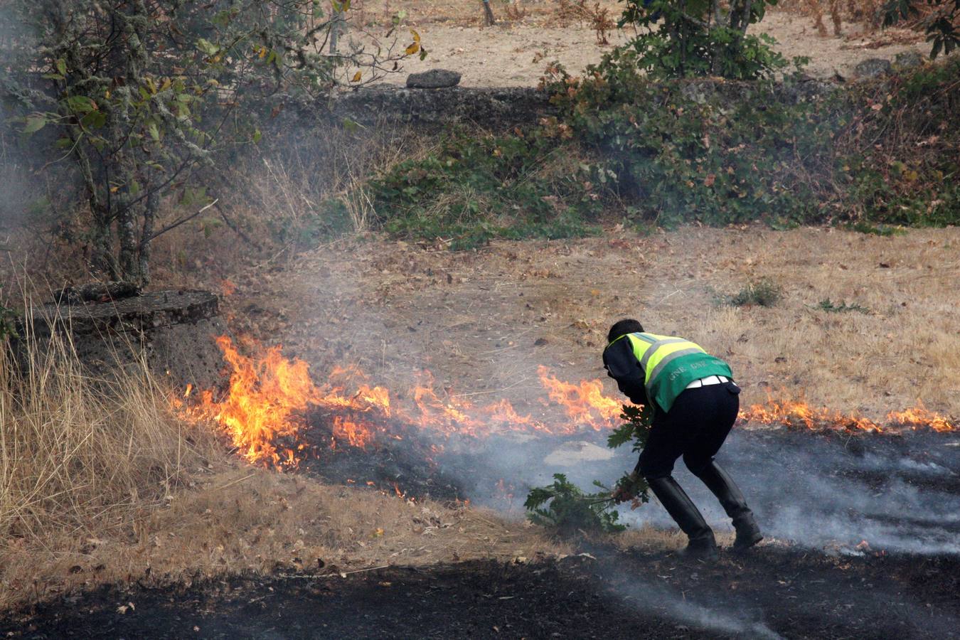 Incendio en la población de Almeidinha, en el distrito de Guarda, cerca de la frontera con la provincia española de Salamanca, donde las llamas han llegado hasta el casco urbano