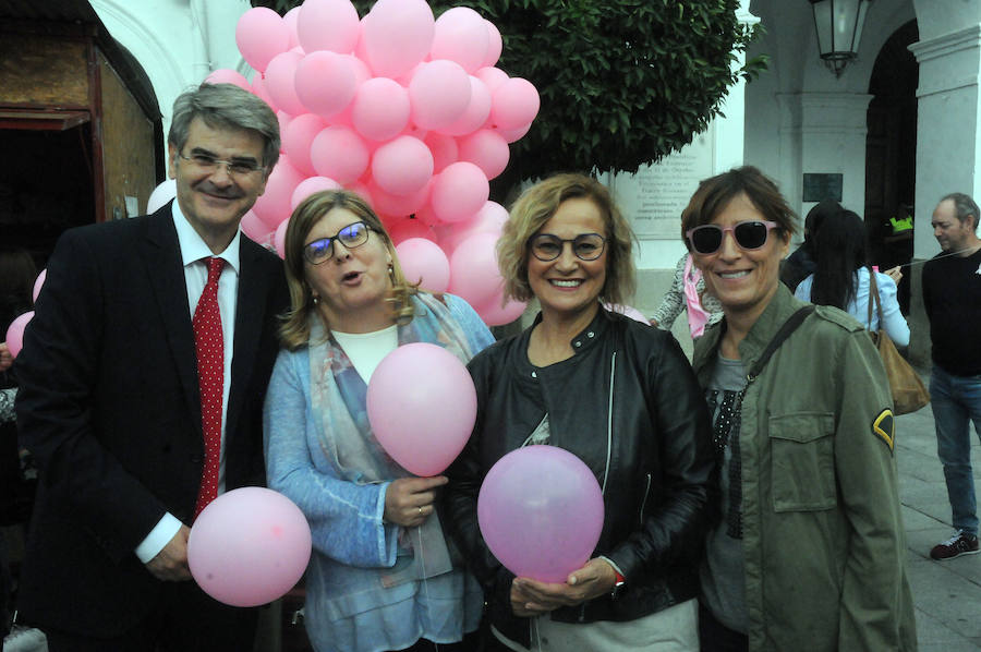 El Día contra el Cáncer de Mama se ha conmemorado con varias actividades de sensibilización organizadas por AOEX Mérida