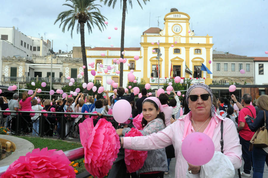 El Día contra el Cáncer de Mama se ha conmemorado con varias actividades de sensibilización organizadas por AOEX Mérida