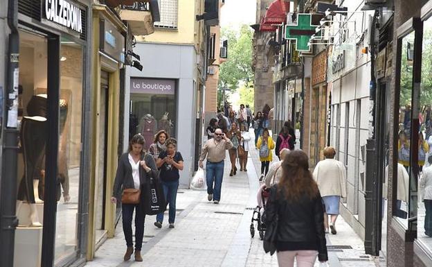 La calle del Sol, la vía más comercial de la ciudad. :: d. palma