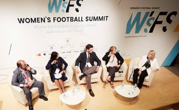 Conferencia en Women´s Football Summit. 