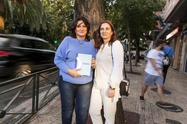 Montserrat Parrales y Pilar Alcántara, autoras de 'El día que todo cambió'.. :: jorge rey