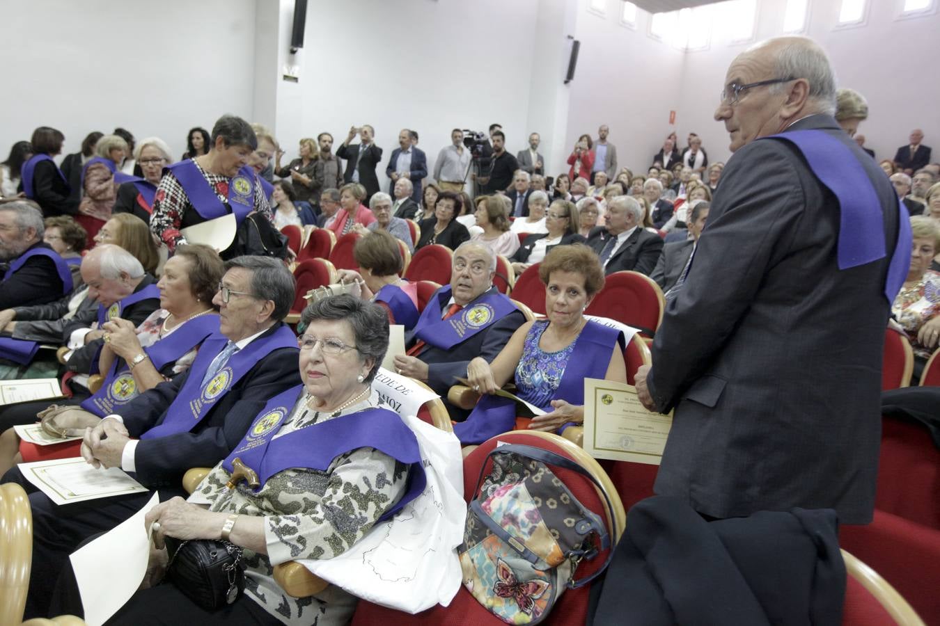 La Universidad de los Mayores de Extremadura (UMEx) ha abierto de forma oficial el curso académico 2017/2018 en el que cuenta con 2.100 alumnos matriculados en sus siete sedes donde imparten clases unos 150 docentes que cooperan en este proyecto formativo