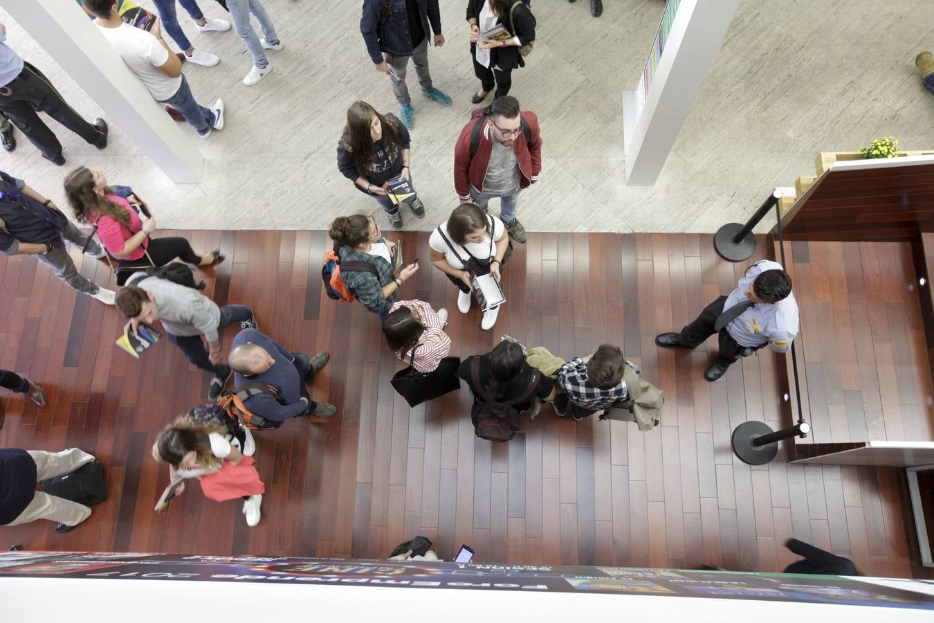 Un millar de empresarios se han inscrito para participar en una nueva edición de Foro Emprende, que se celebra este jueves en el Palacio de Congresos de Cáceres, como un encuentro que ofrece la oportunidad a los emprendedores regionales de recibir asesoramiento, formación, intercambio de experiencias y hacer negocios.