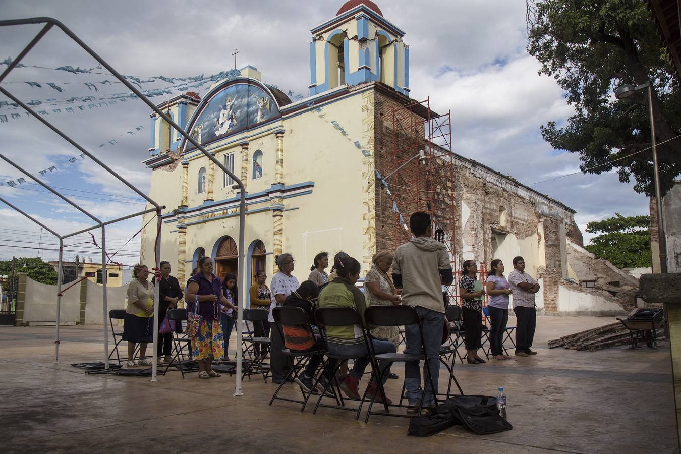 El estado de Oaxaca (México) está inmerso en un proceso de restauración de las iglesias y otros bienes históricos y culturales dañados por los sismos de septiembre, con lo que se pretende ayudar a recuperar parte de la "identidad" de los pueblos damnificados