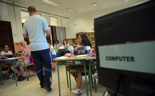 PIDE cree que el bilingüismo en las aulas «no funciona y es segregador»