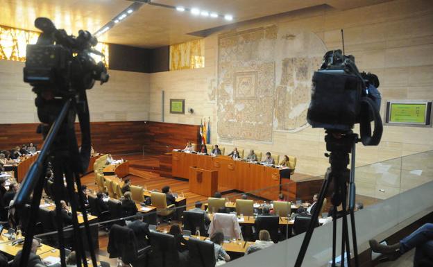 Imagen de archivo de una sesión plenaria celebrada en la Junta de Extremadura.