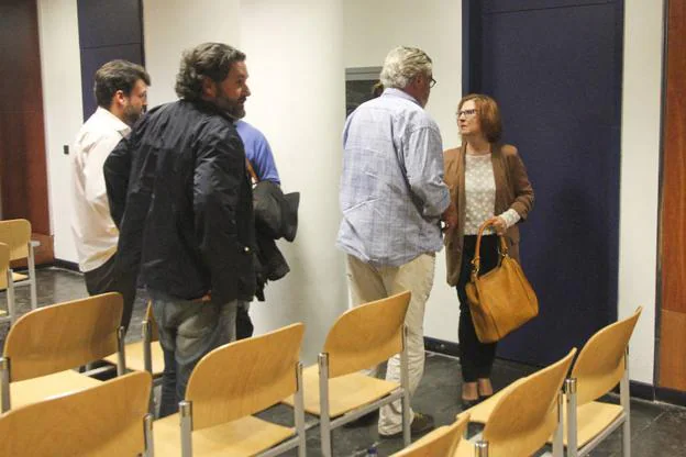 La exalcaldesa saliendo de la sala de vistas, ayer por la tarde, una vez terminado el juicio. :: armando