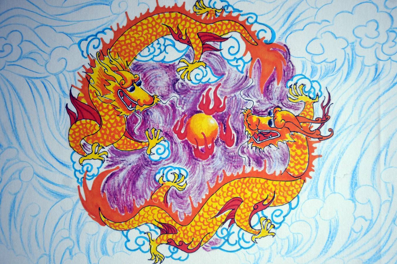 Las obras de la exposición "Expression of hope"(expresión de esperanza) han sido creadas por pacientes de enfermedades raras con el fin de conncienciar y sensibilizar a la sociedad de estas patologias. Las obras se presentan en cuadros, pinturas y dibujos en el salón de Pasos Perdidos de la Asamblea de Extremadura.