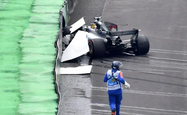 El coche de Hamilton, tras el impacto. 