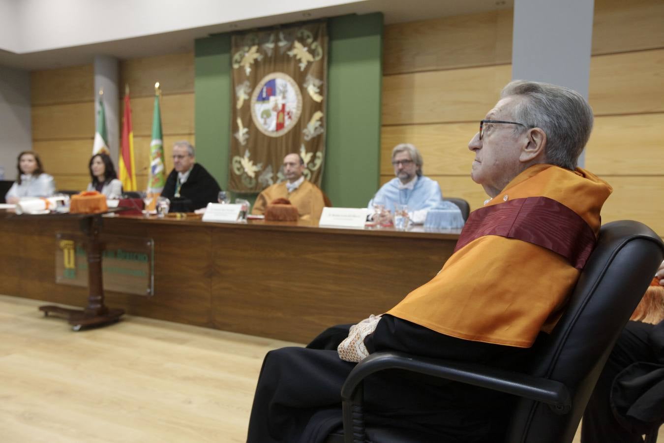El Catedrático de Economía Financiera de la Universidad de Barcelona y, desde ayer lunes, investido como Doctor Honoris Causa de la Universidad de Extremadura