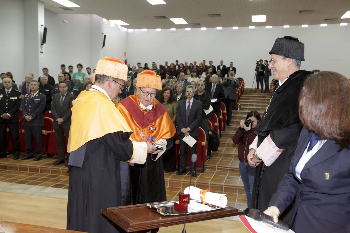 El Catedrático de Economía Financiera de la Universidad de Barcelona y, desde ayer lunes, investido como Doctor Honoris Causa de la Universidad de Extremadura