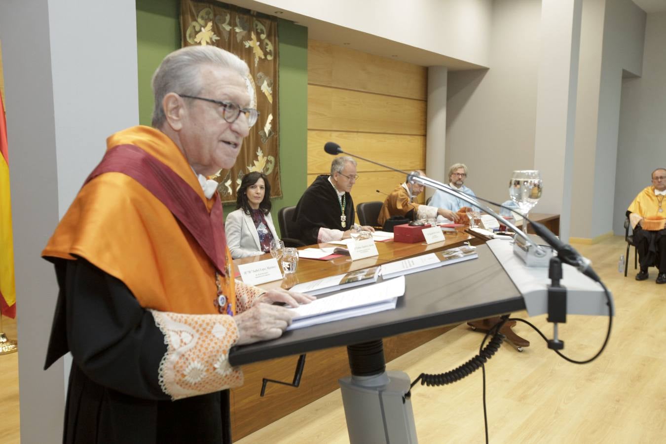 El Catedrático de Economía Financiera de la Universidad de Barcelona y, desde ayer lunes, investido como Doctor Honoris Causa de la Universidad de Extremadura