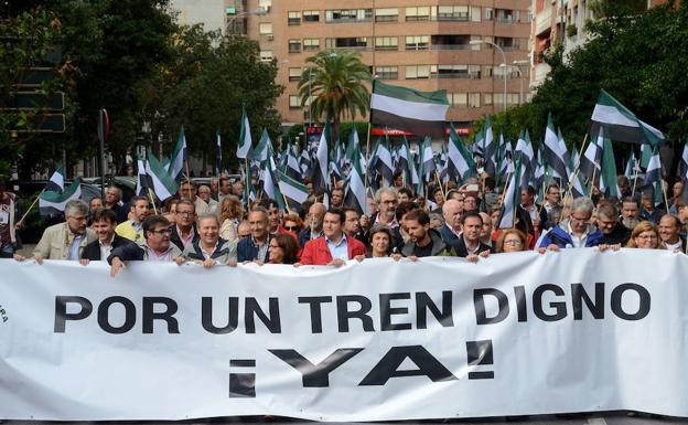 320 autobuses partirán de Extremadura rumbo a la concentración por un tren digno