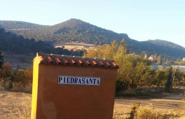 Entrada de la finca Piedrasanta. :: HOY