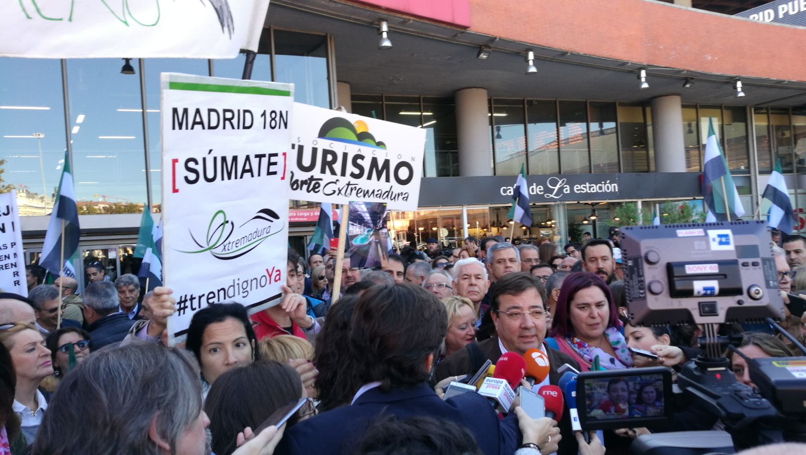 Llegada de la comitiva institucional a la estación de Atocha