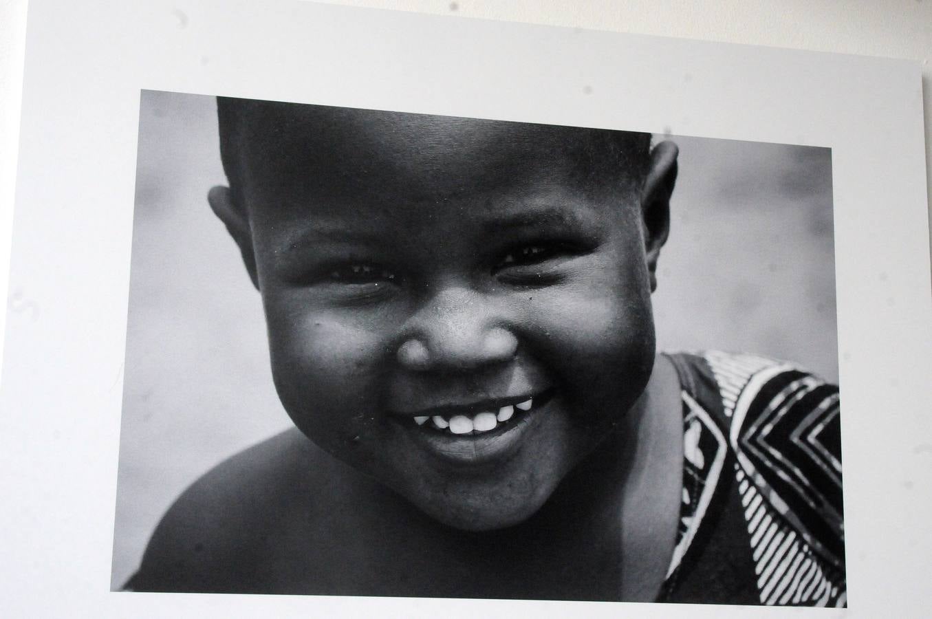 Esta exposición abrió los actos de la Asamblea de Extremadura dedicados al Día Internacional contra la Violencia de Género. La muestra fotográfica de Jesús López Santana, "África con rostro de mujer", permanecerá en Mérida hasta el 30 de noviembre y llegará después a Badajoz y Cáceres. Está organizada por el Secretariado de Actividades Culturales de la Universidad de Extremadura. 