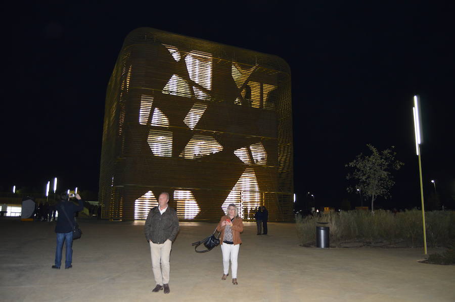 Este edificio tuvo ayer su puesta de largo, tras 10 años de gestación, con un doble concierto