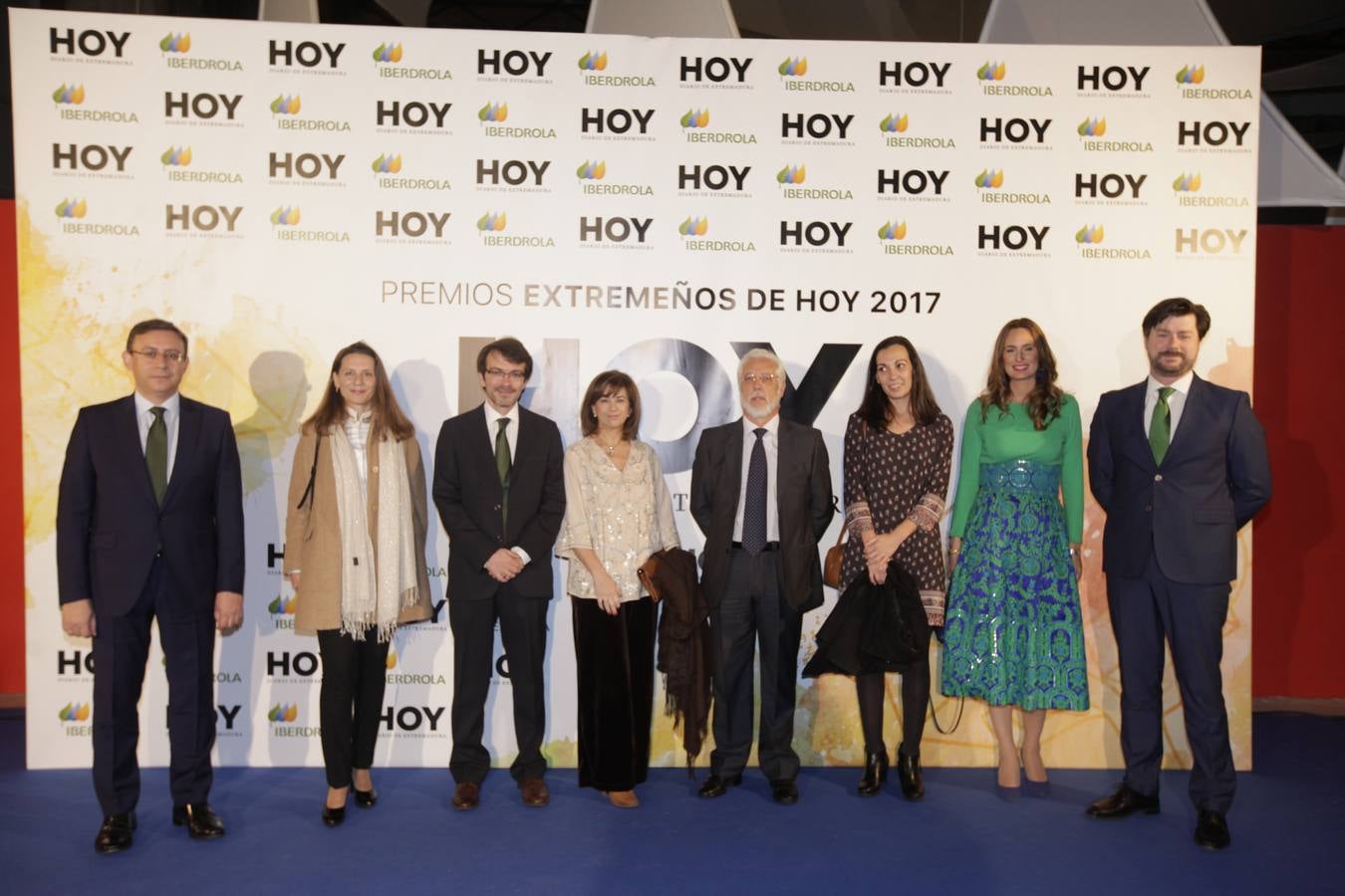Los invitados que asistieron a la gala de Extremeños de HOY, posaron en el photocall 