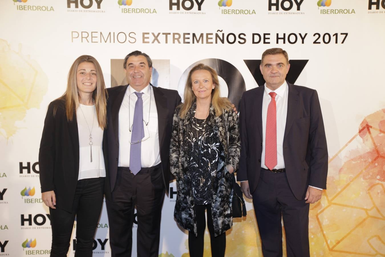 Los invitados que asistieron a la gala de Extremeños de HOY, posaron en el photocall 
