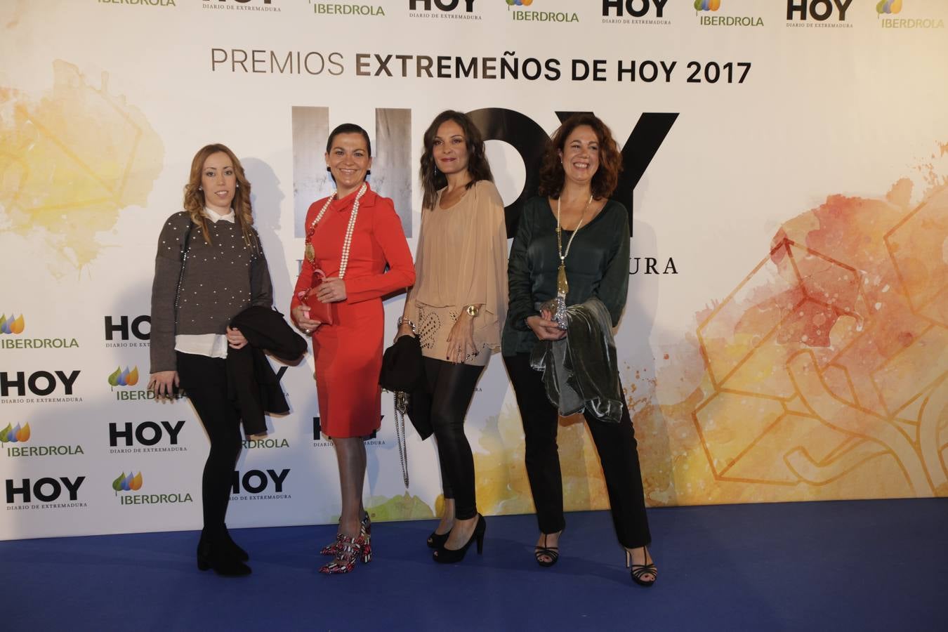 Los invitados que asistieron a la gala de Extremeños de HOY, posaron en el photocall 