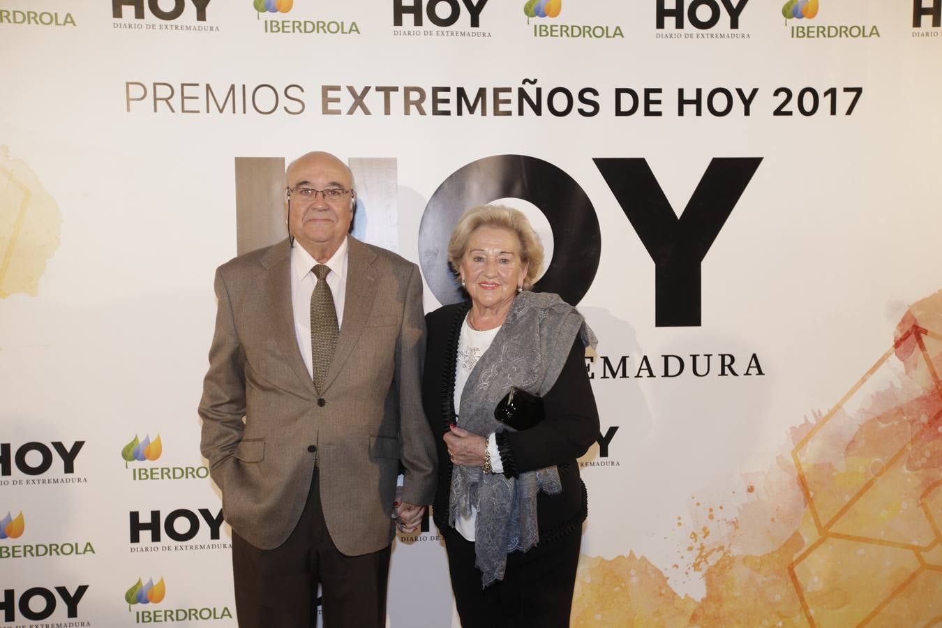Los invitados que asistieron a la gala de Extremeños de HOY, posaron en el photocall 