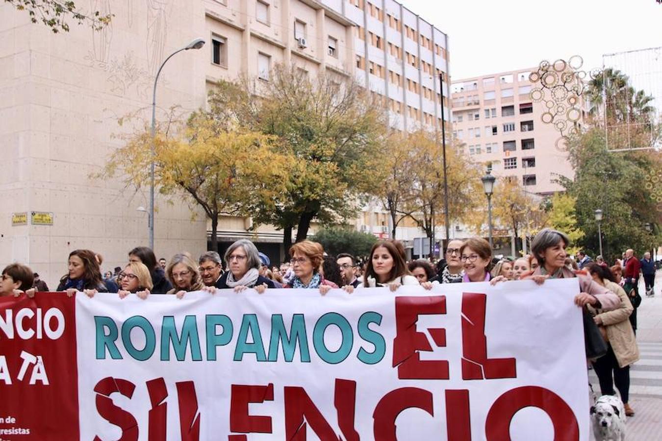 La marcha celebrada en Badajoz contra la violencia de género, en imágenes