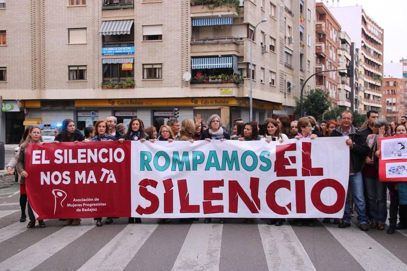 La marcha celebrada en Badajoz contra la violencia de género, en imágenes