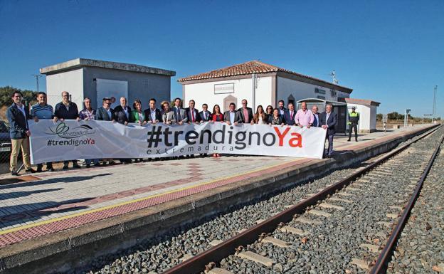 Pancarta reclamando un tren digno para Extremadura.