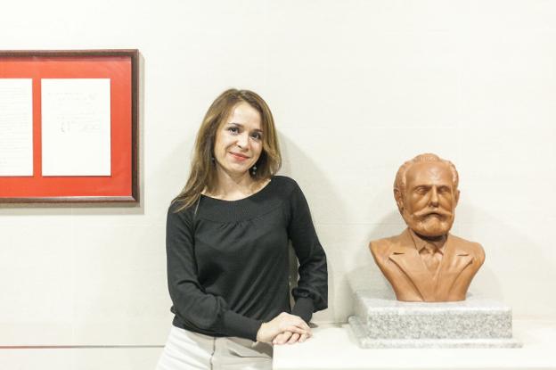 Belén Fernández, en la sede de la agrupación local del PSOE. :: jorge rey